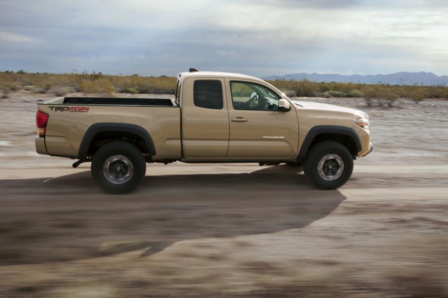  Toyota Tacoma TRD Off-Road Access Cab 2015 года  (фото 14 из 27)